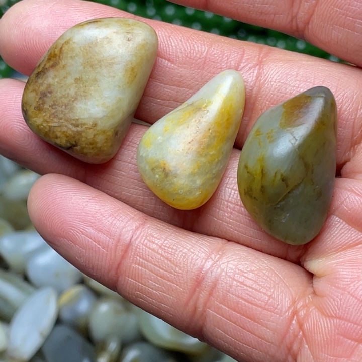 和田玉未镶嵌珠宝半成品