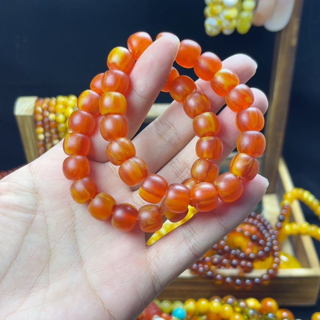   A0945 古巴新蜜 鸡油红老蜡老形珠12mm