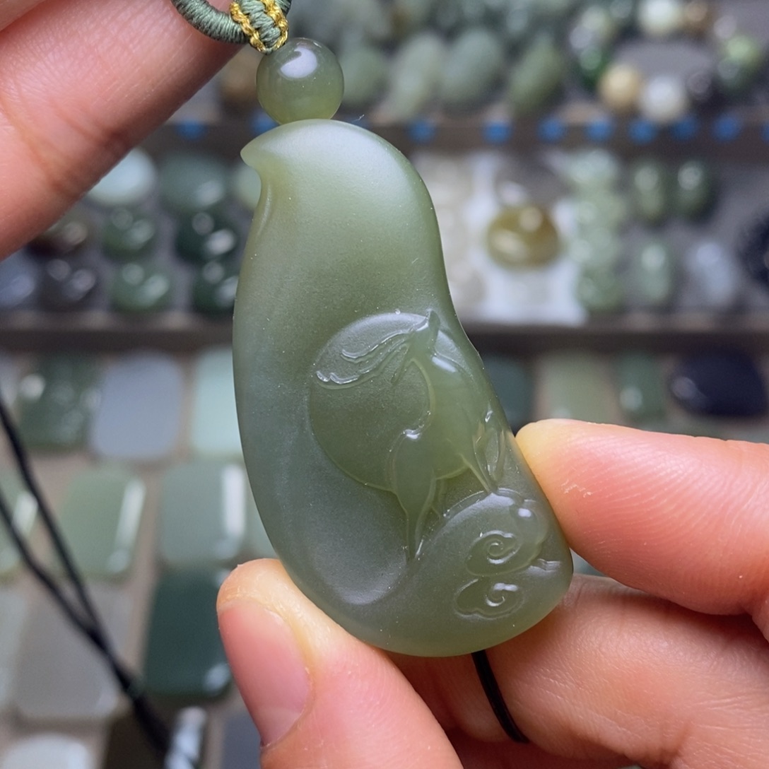 和田玉颈饰未镶嵌