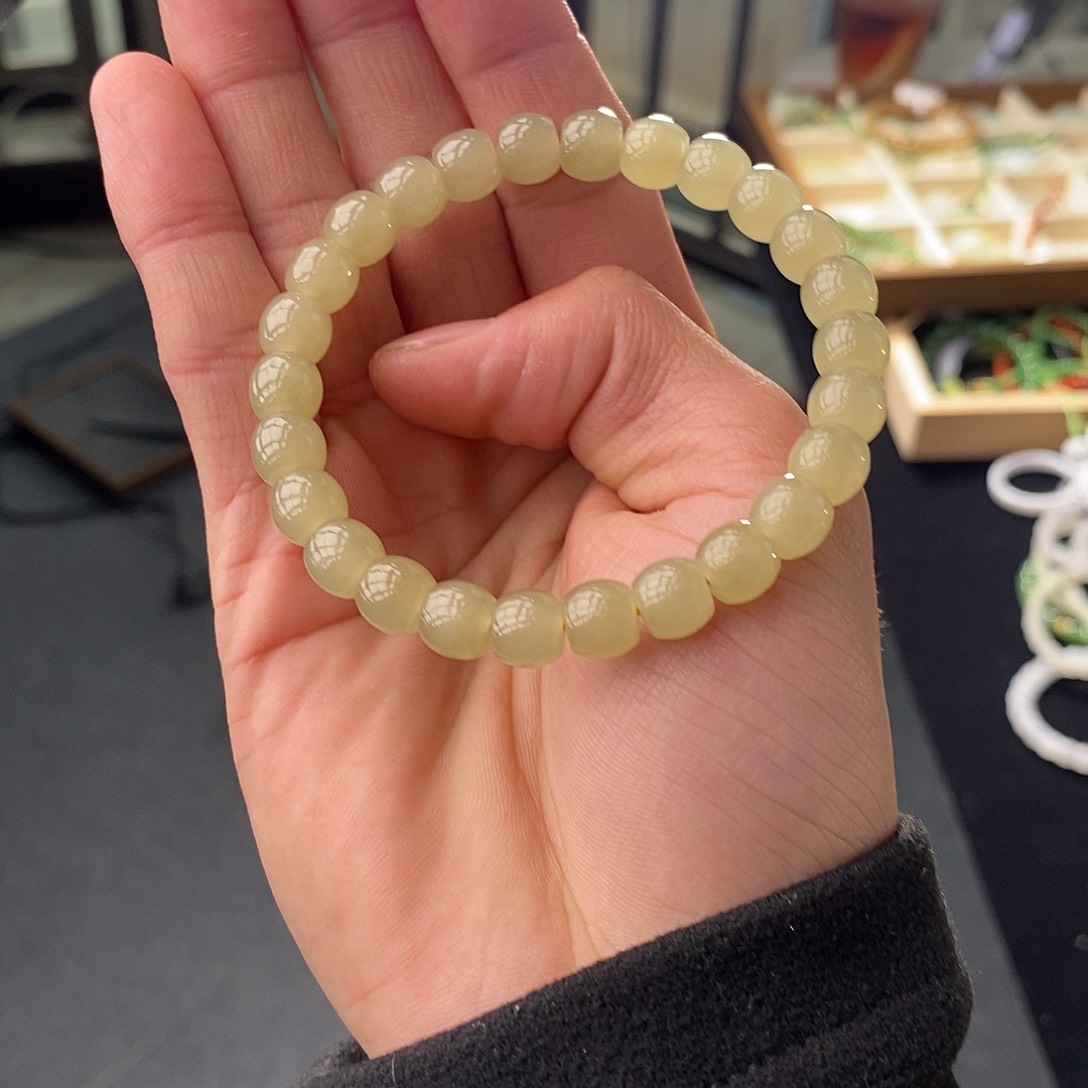 和田玉手串未镶嵌鸡油黄直切