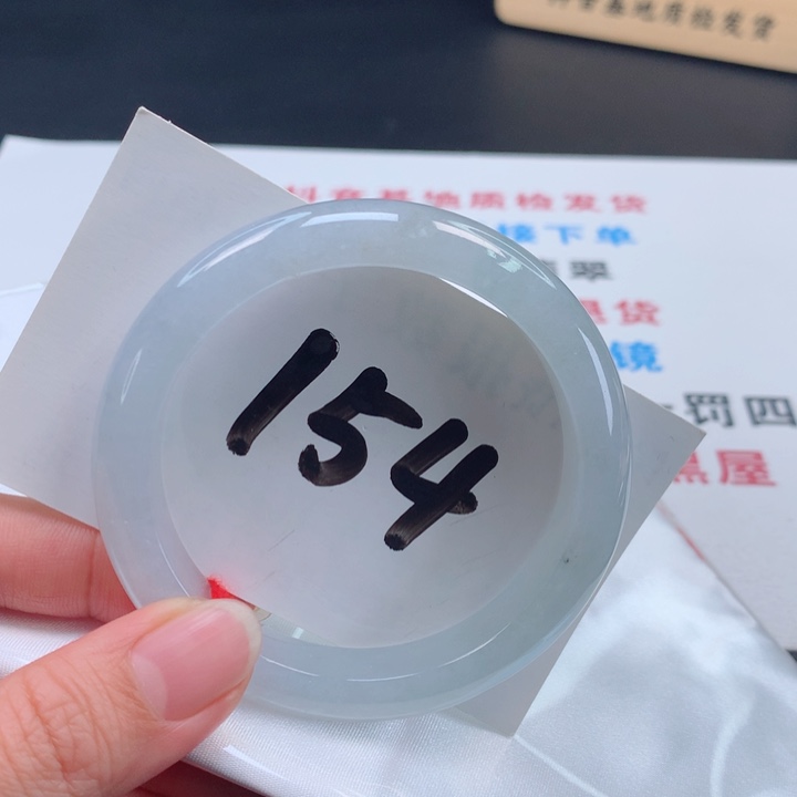 翡翠手镯未镶嵌冰