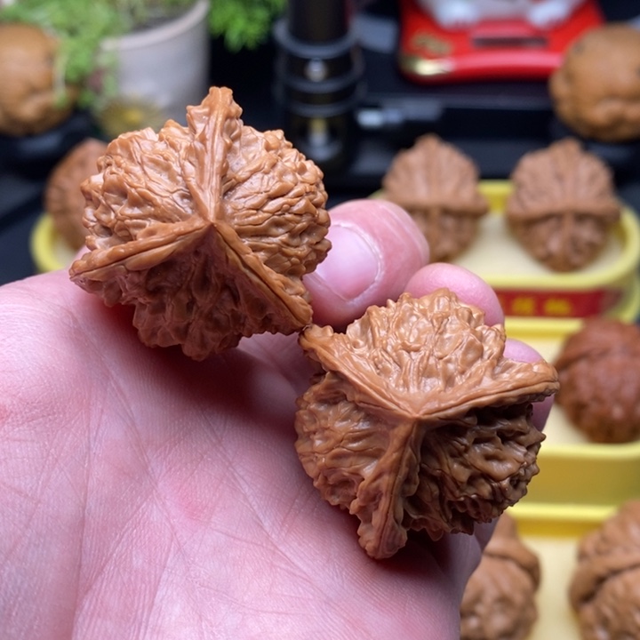 【闪购商品】文玩核桃吊坠天然三棱