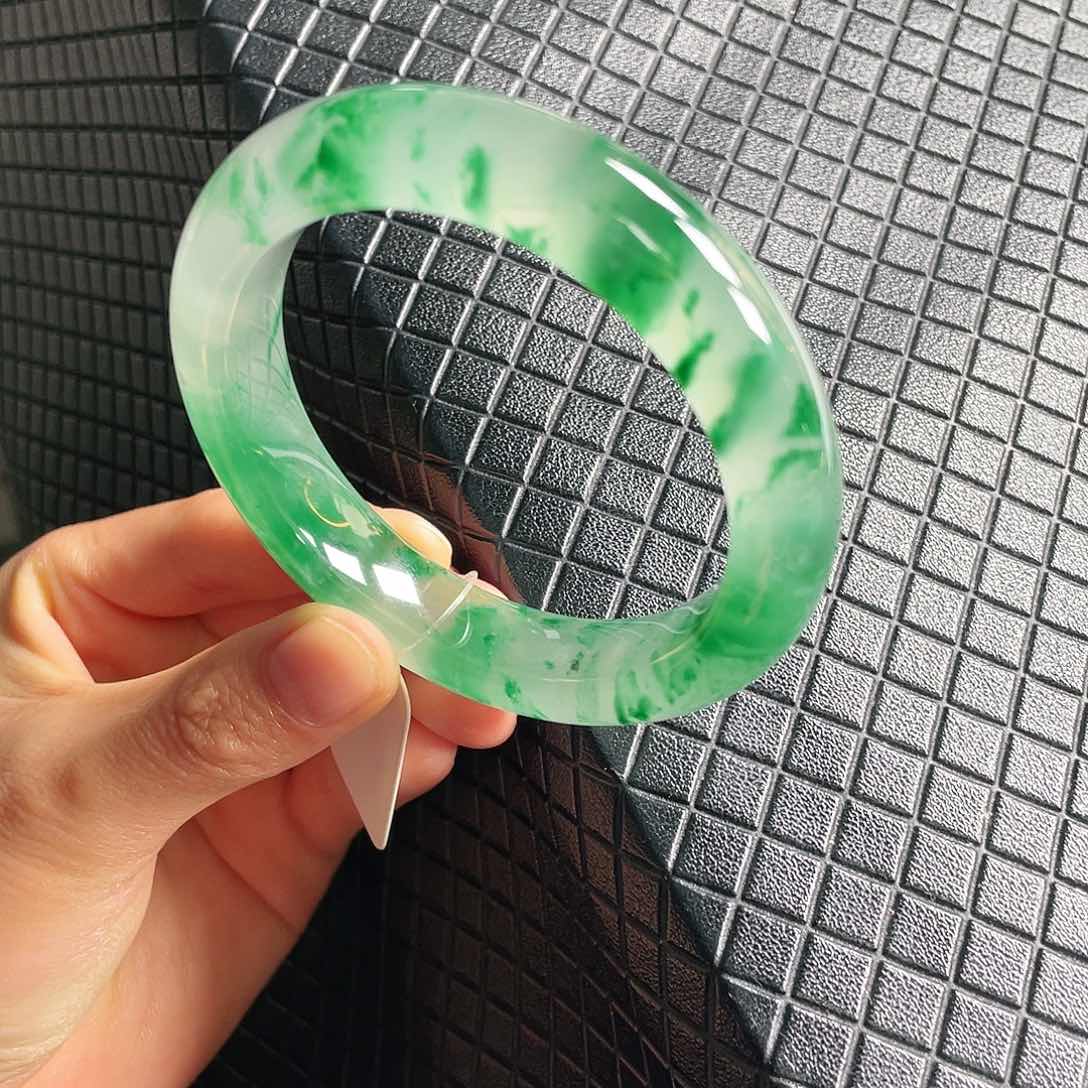 石英质玉手镯53➕未镶嵌三**?