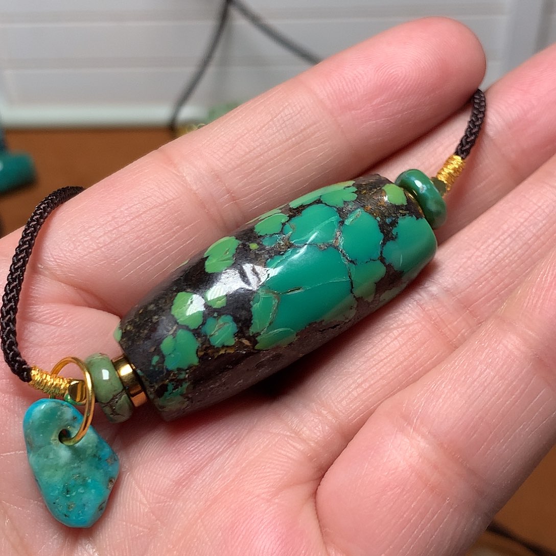 爱***戴绿松石未镶嵌珠宝奇石