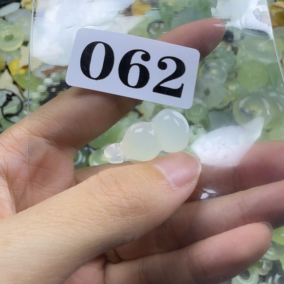 蛇纹石玉未镶嵌岫玉吊坠