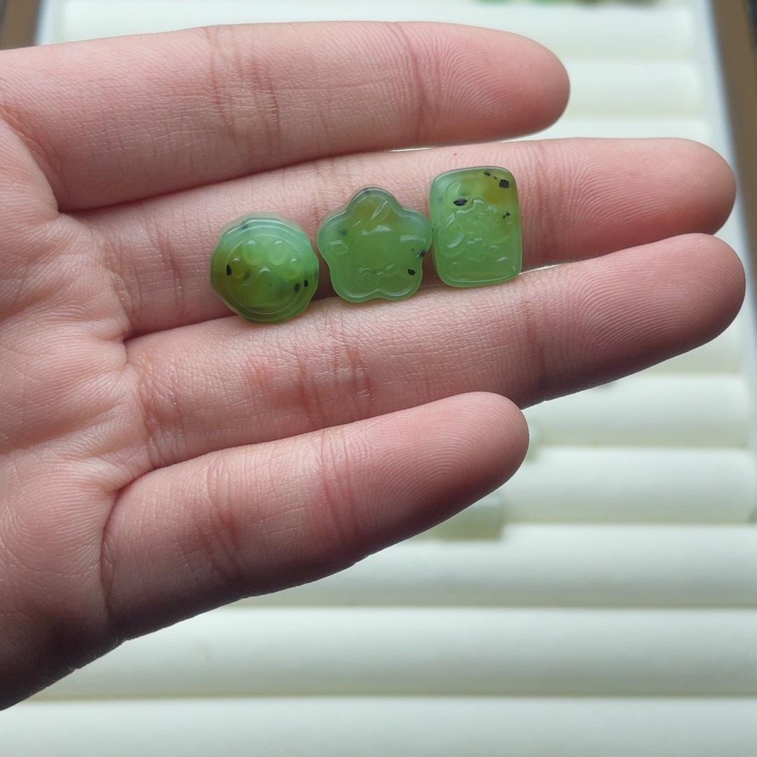 未镶嵌手绳和田玉六*哈