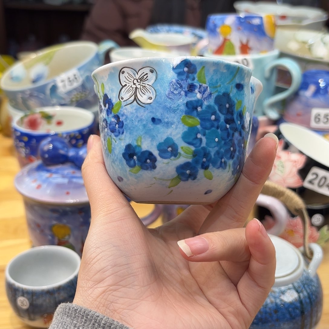 瓷片兔兔好可爱呀打个