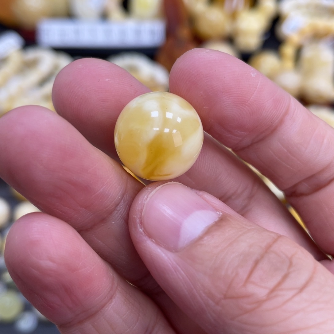 琥珀珠宝奇石未镶嵌16.2mm微瑕疵