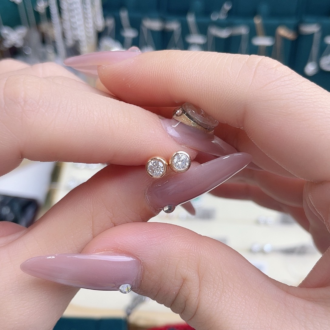 实验室培育钻石18K金镶嵌泡泡耳钉