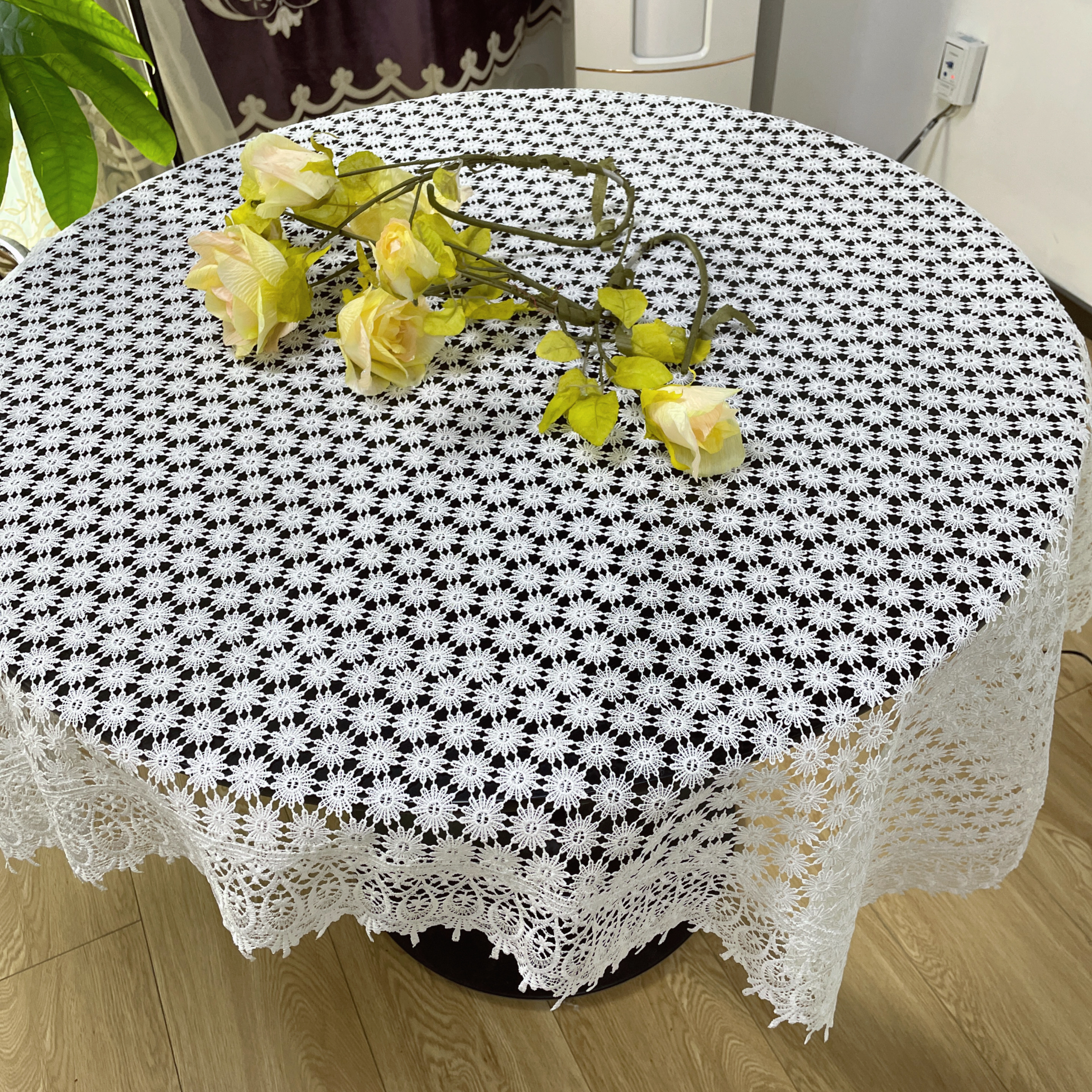 DY118-7丝光线（130*130CM方）白色小花镂空盖巾