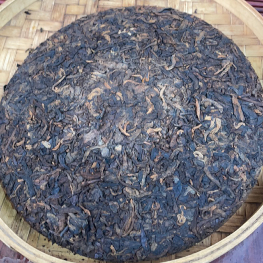 2007年云南松山古树普洱熟茶饼（357克饼）