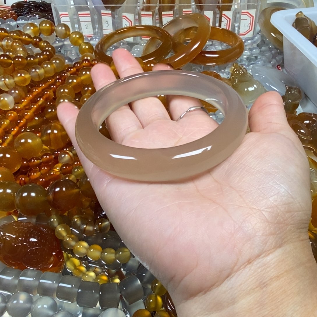 佳***霖玛瑙/玉髓未镶嵌玛瑙手镯