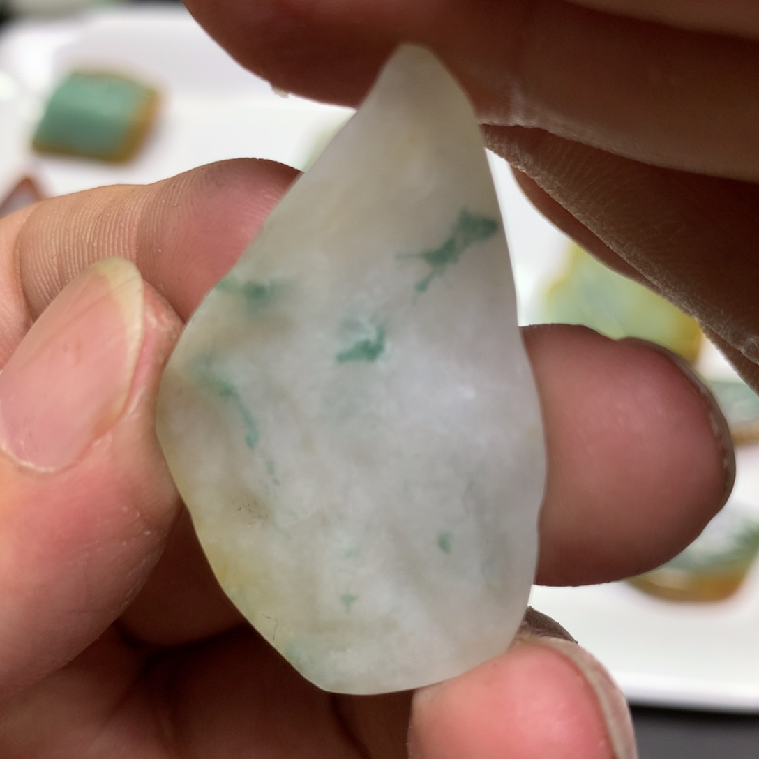 翡翠颈饰未镶嵌翡翠