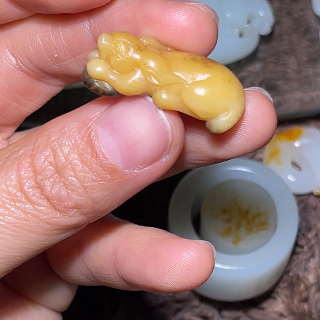 和田玉未镶嵌车挂