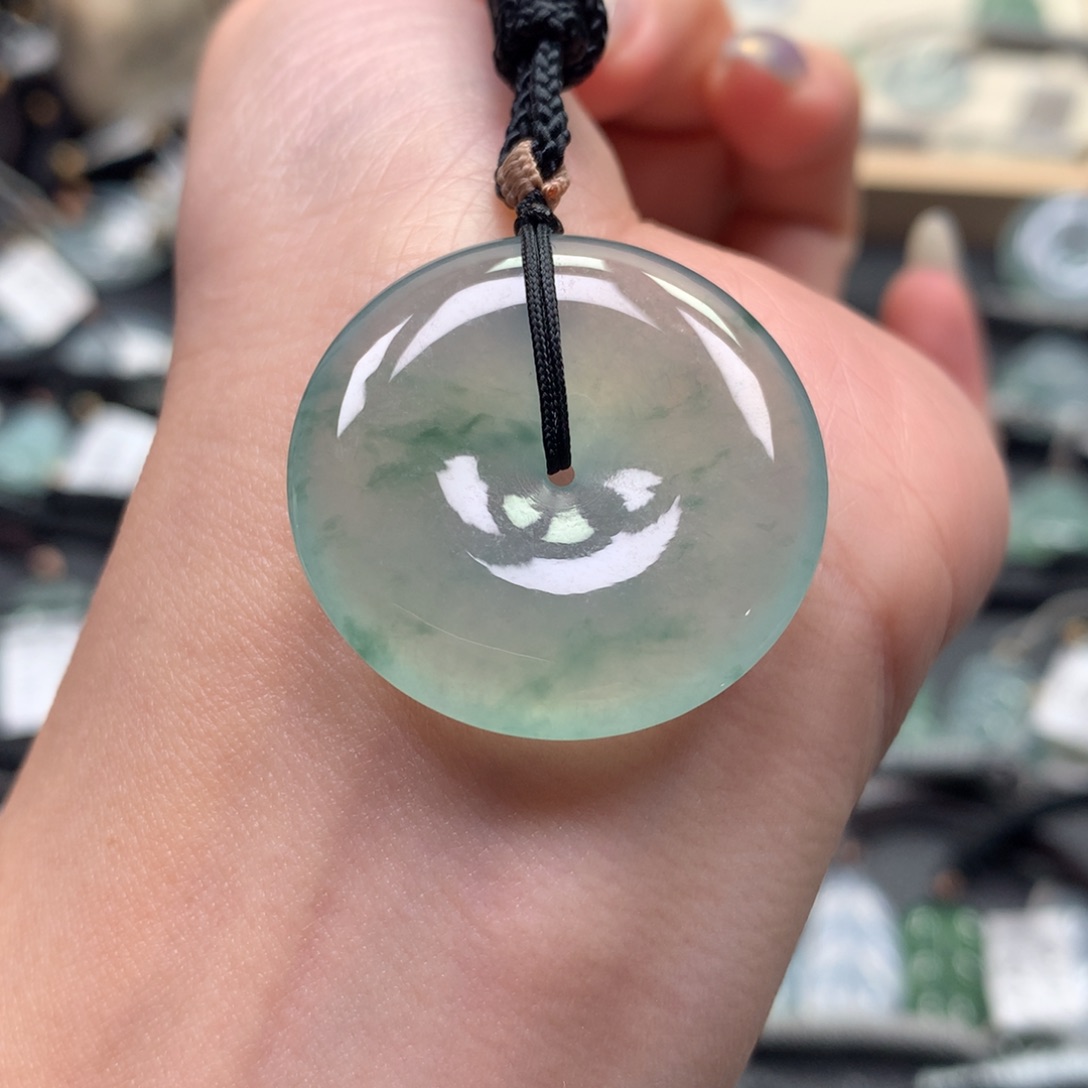 翡翠颈饰未镶嵌扣子