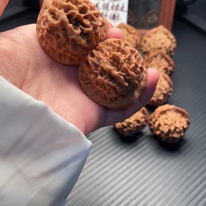 杨***扬核桃手串/手链秦岭