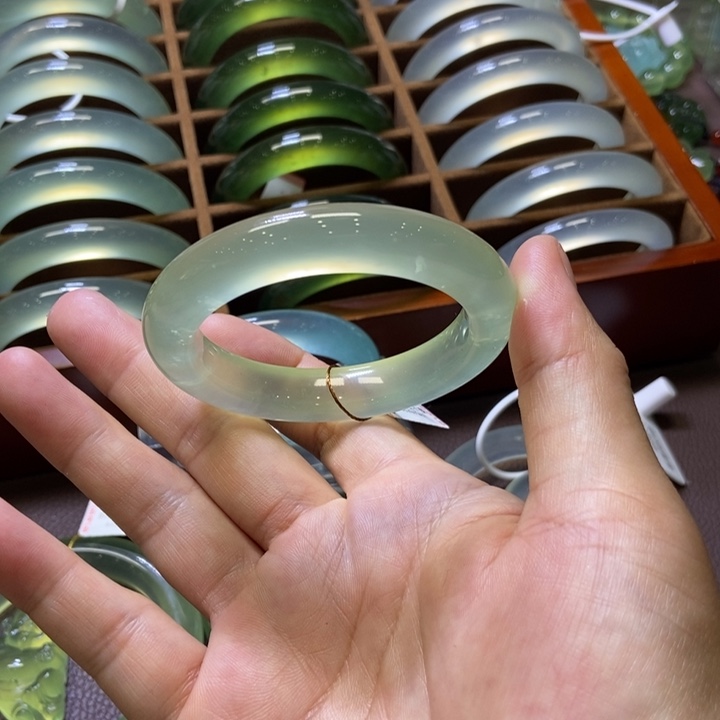 蛇纹石玉未镶嵌手镯50