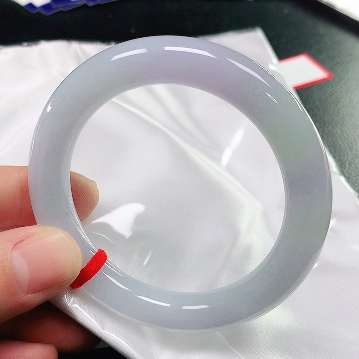 翡翠手镯未镶嵌翡翠手镯未镶嵌