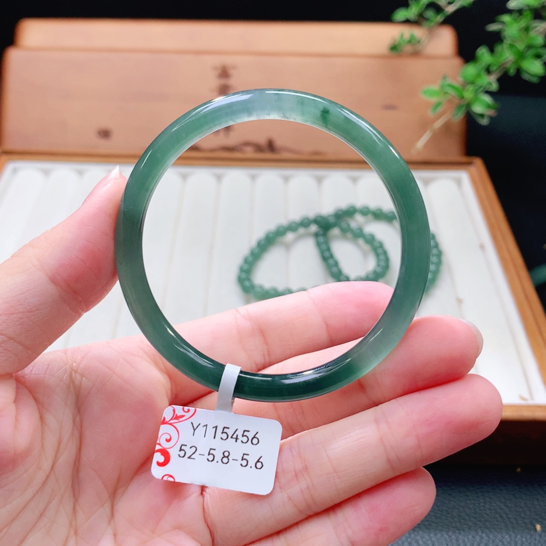翡翠手镯（圆镯）未镶嵌