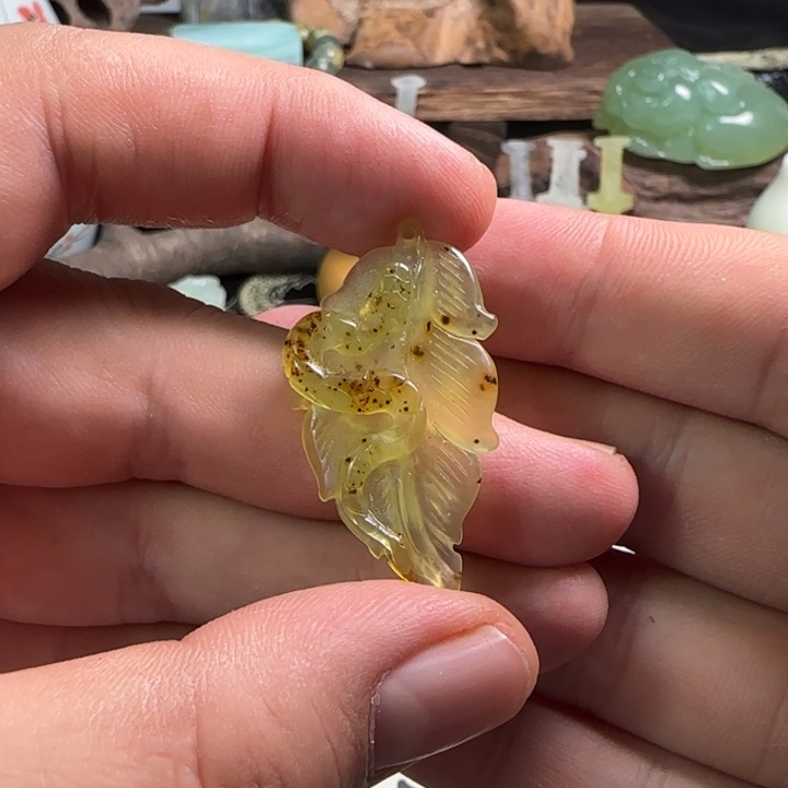 蛇纹石玉颈饰未镶嵌