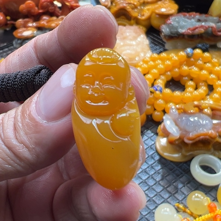 石英质玉（黄龙玉）颈饰未镶嵌