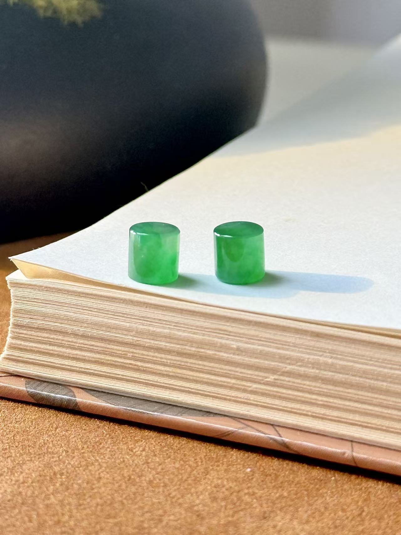 新品  天然缅甸翡翠A货满阳绿色小桶珠（可单出）