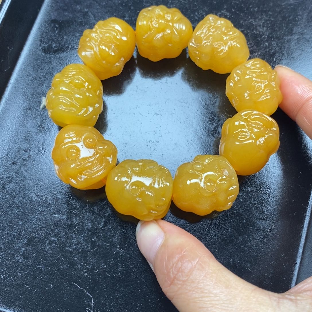 未镶嵌石英质玉（黄龙玉）颈饰