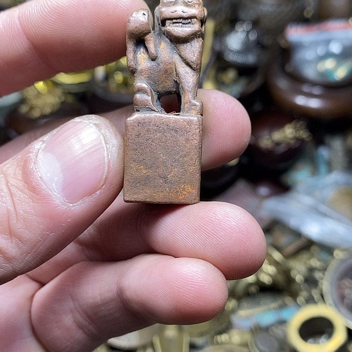 老***钟小杨推荐铜物件一个