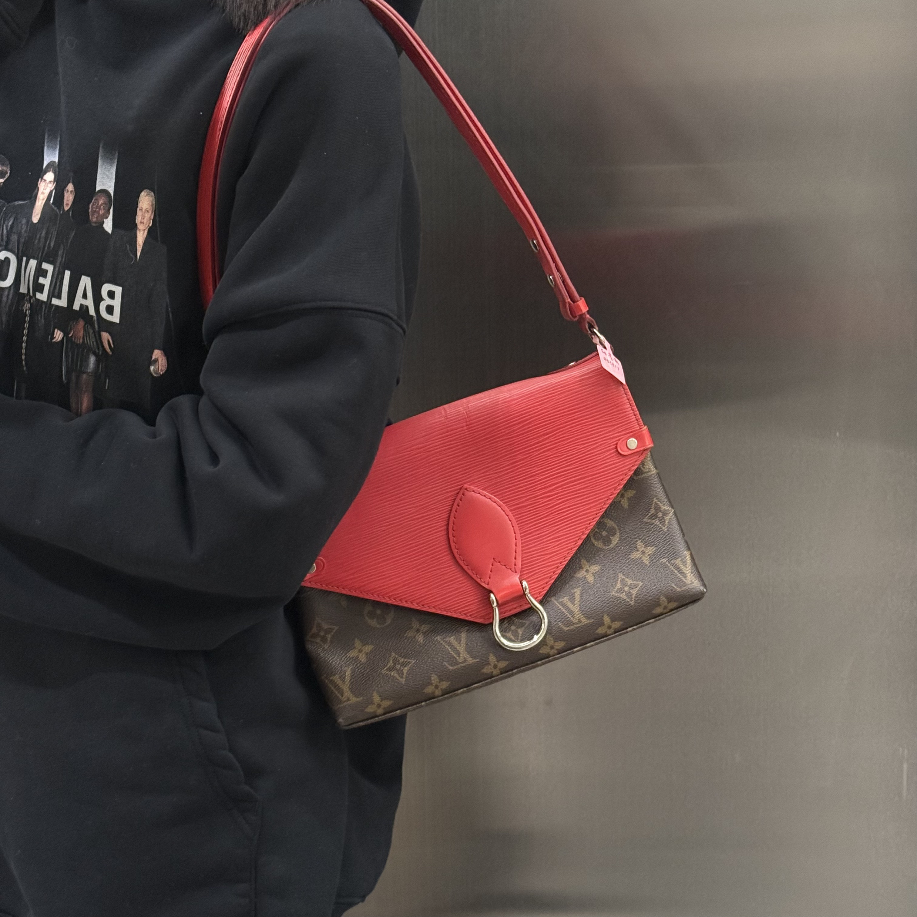 95新 LouisVuitton/路易威登 红色翻盖信封邮差单肩包