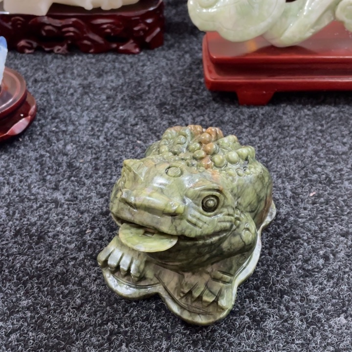 运***通玉微瑕处理金蟾摆件