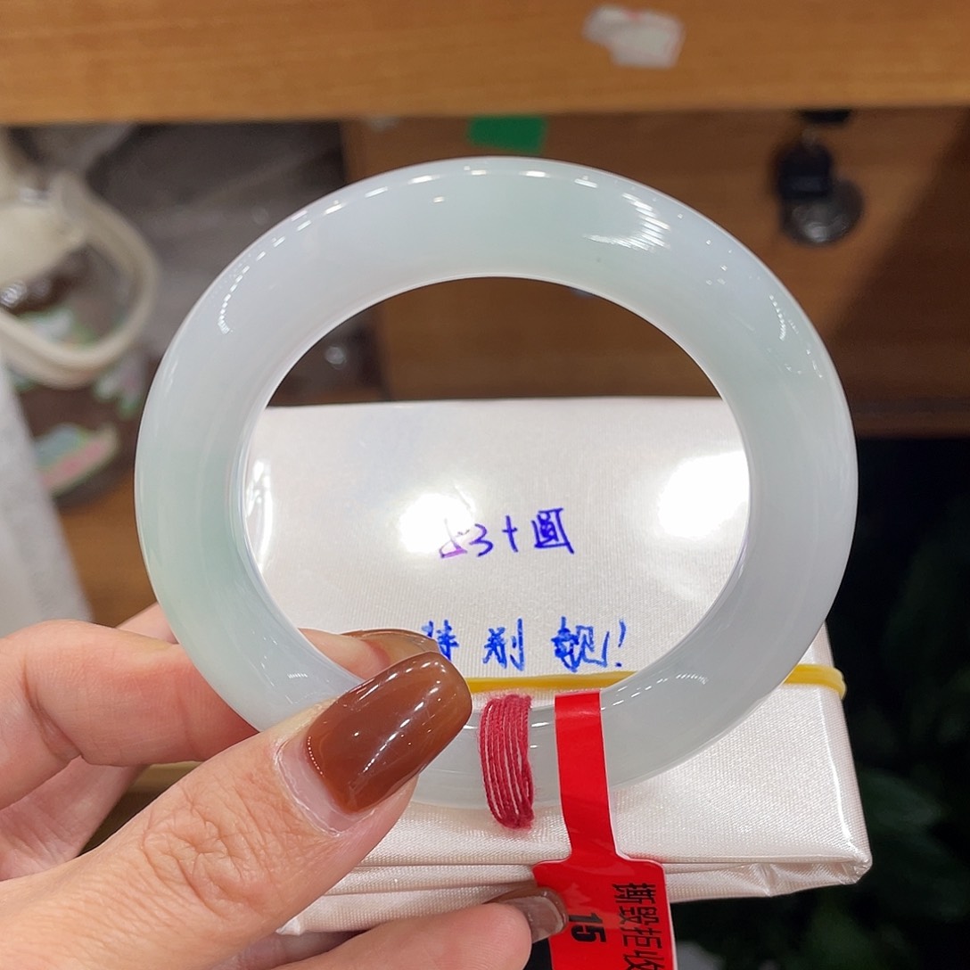 翡翠手镯未镶嵌天然翡翠