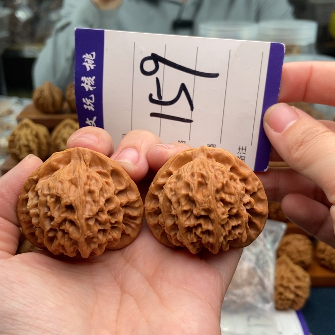 文玩核桃吊坠43宫灯