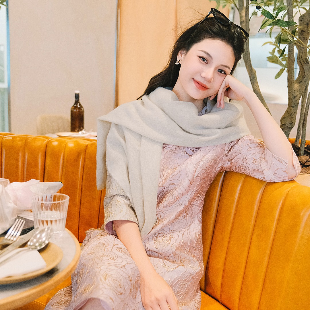 谭飞玫瑰提花连衣裙早春新款浪漫圆领粉底金花七分袖裙子