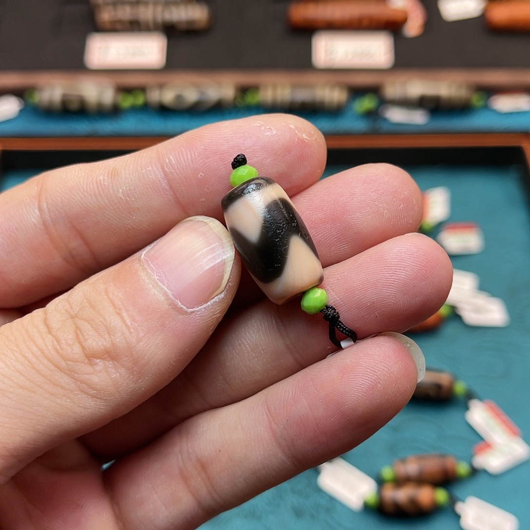 居***竹玛瑙/玉髓未镶嵌珠宝半成品