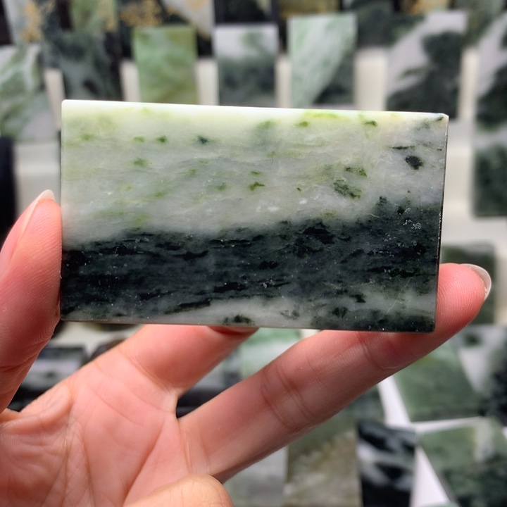 独山玉颈饰未镶嵌