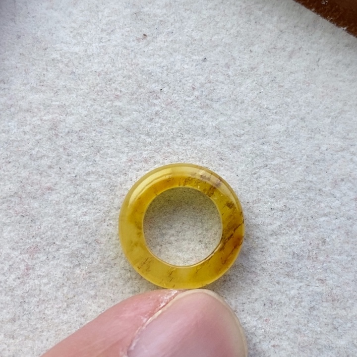 蜜蜡未镶嵌裸石瑕疵内直径卡9➕