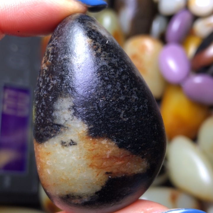 和田玉（翠青玉）未镶嵌珠宝奇石