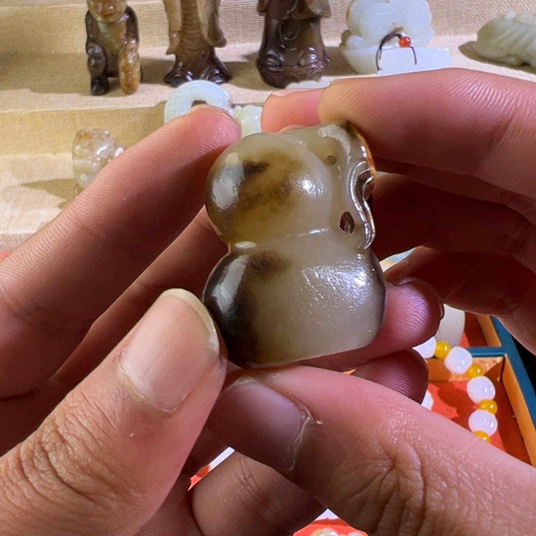 心***忍和田玉未镶嵌颈饰