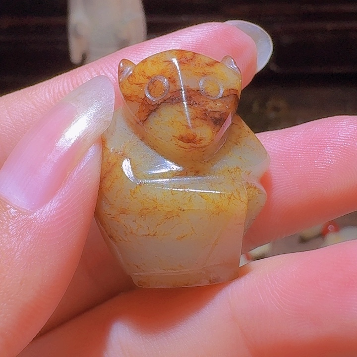 岳***频和田玉未镶嵌挂件