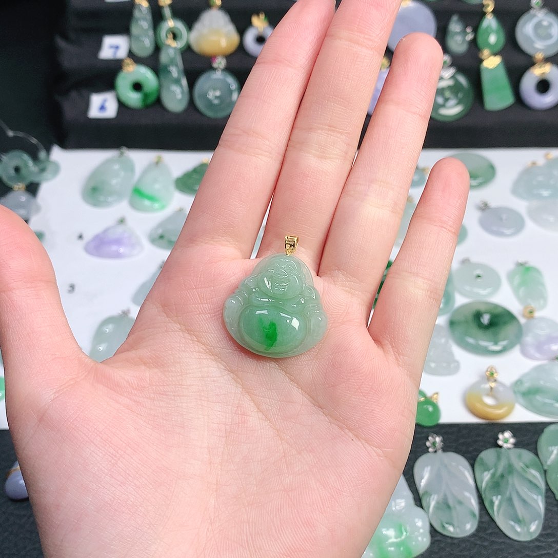 翡翠颈饰未镶嵌翡翠