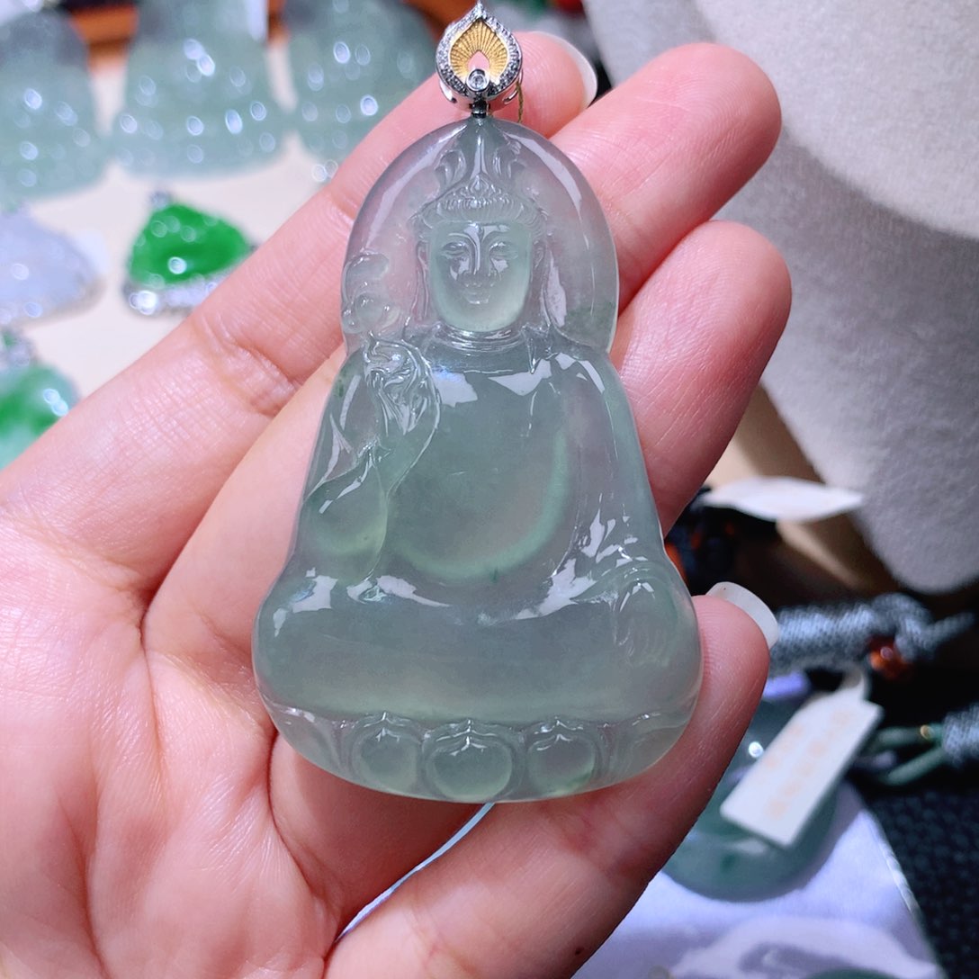 颈饰18K金镶嵌翡翠素衣