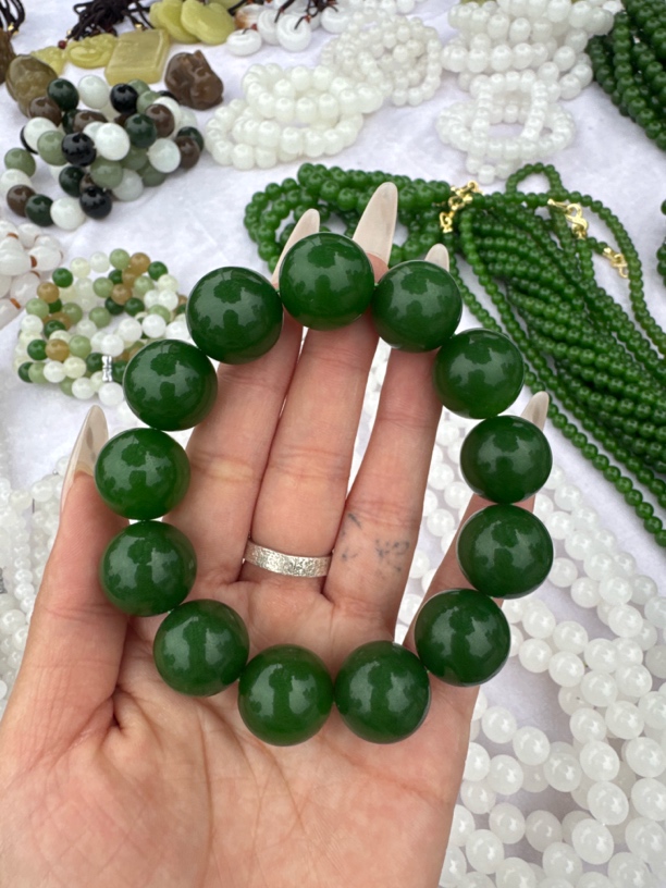 高端精品菠菜绿手串 卡18