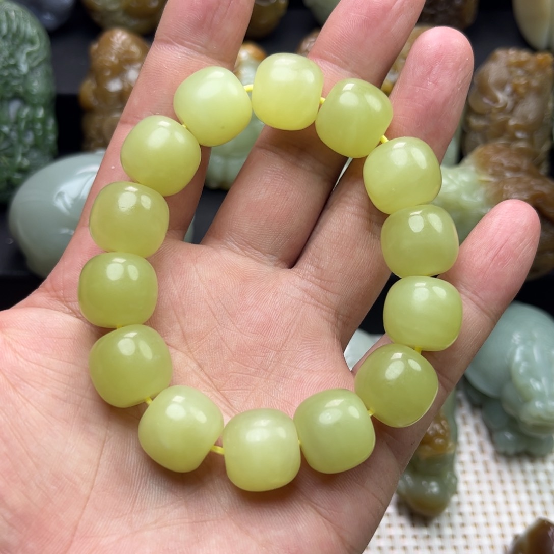 和田玉未镶嵌把件