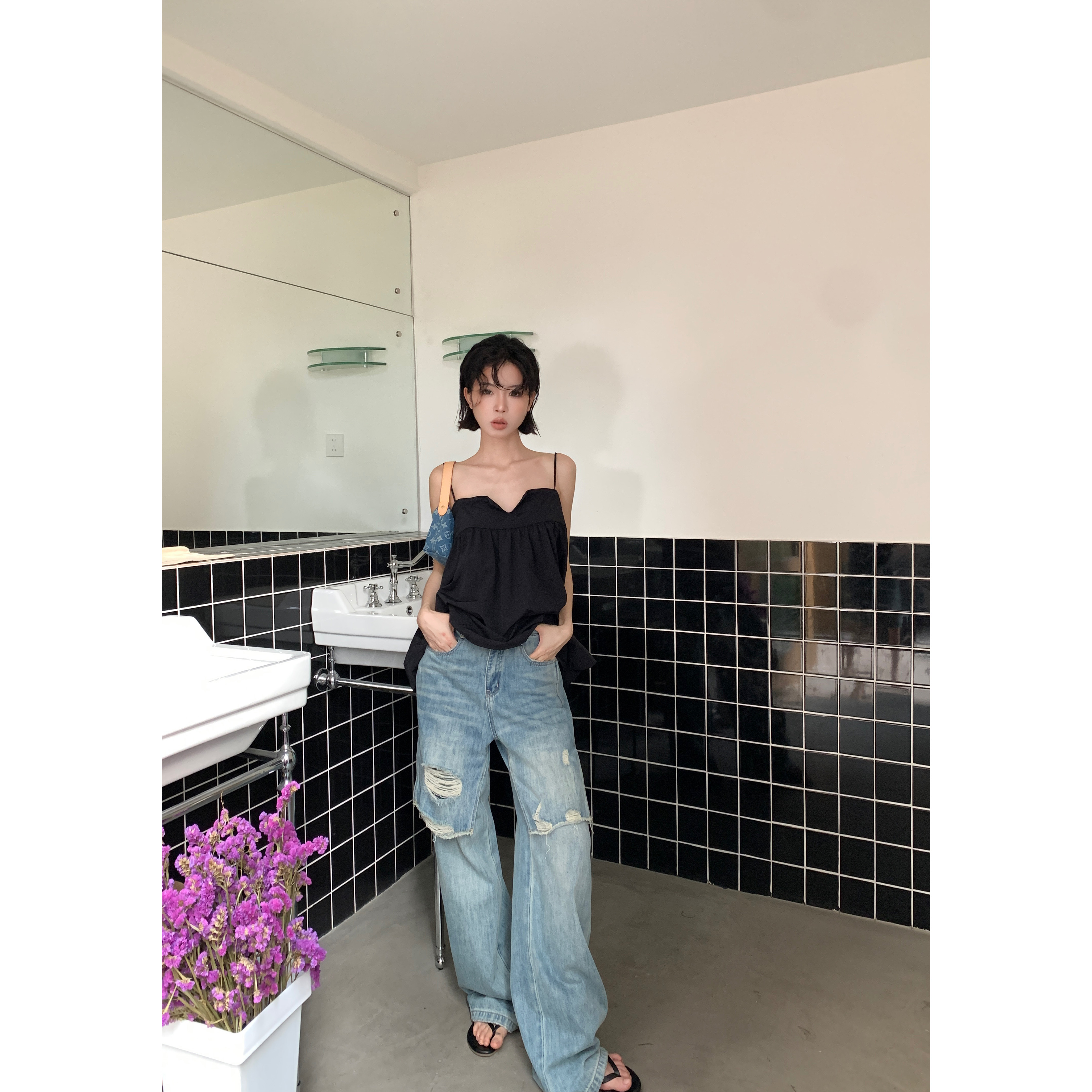 夏秋季新款断码捡漏.自成风格膝盖破洞设计高腰阔腿牛仔裤4076/11