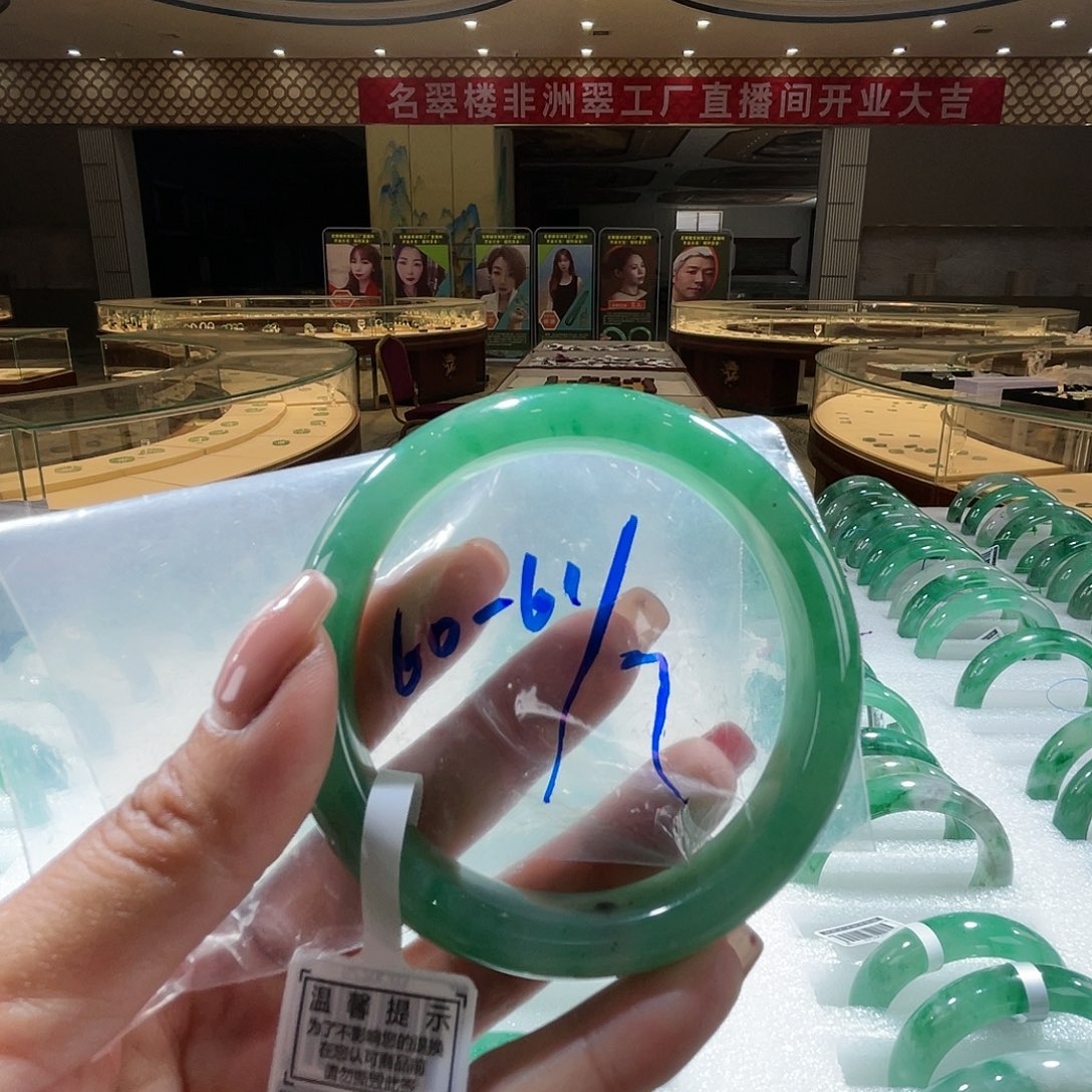 石英质玉颈饰未镶嵌一个