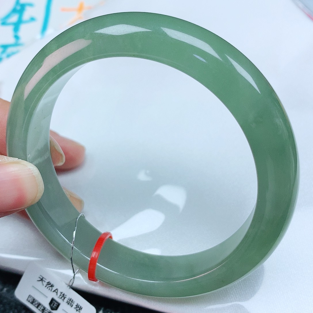 翡翠手镯未镶嵌58圈