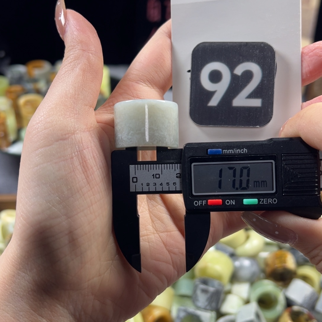 蛇纹石玉未镶嵌戒指