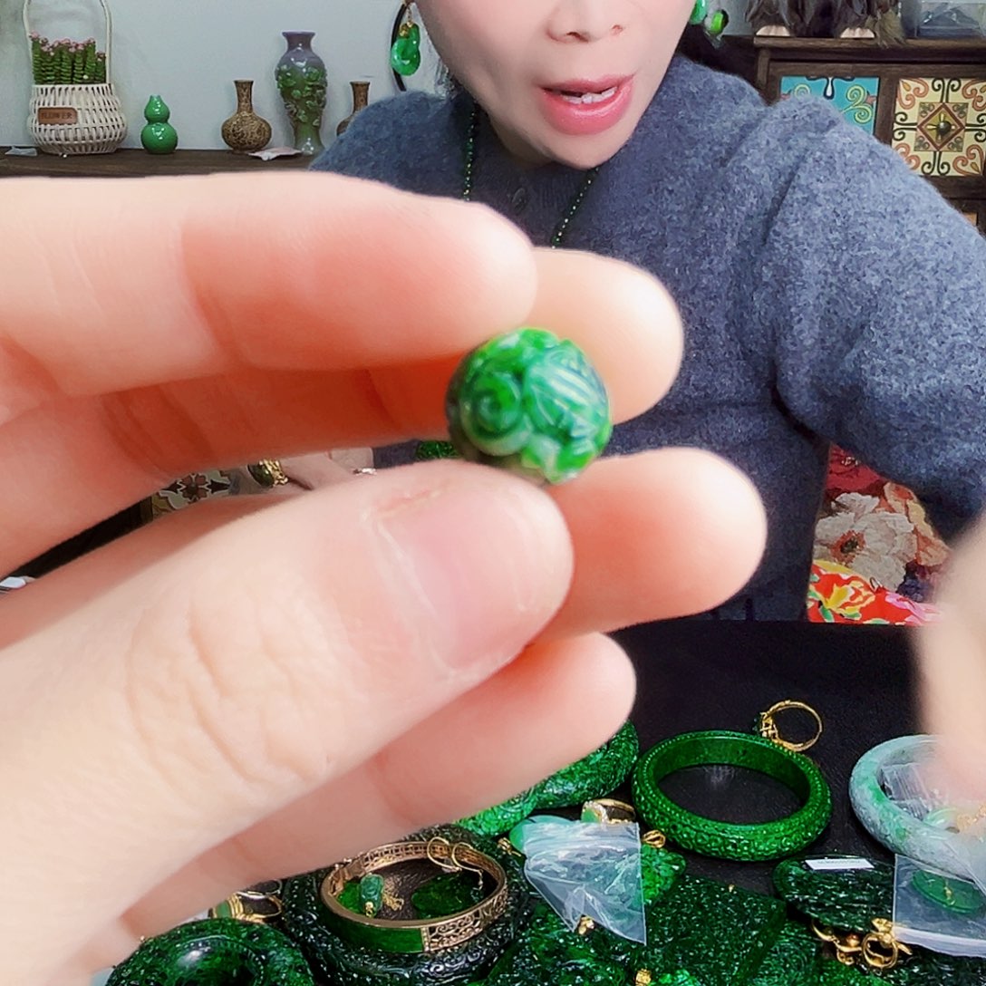 颈饰未镶嵌翡翠多样性