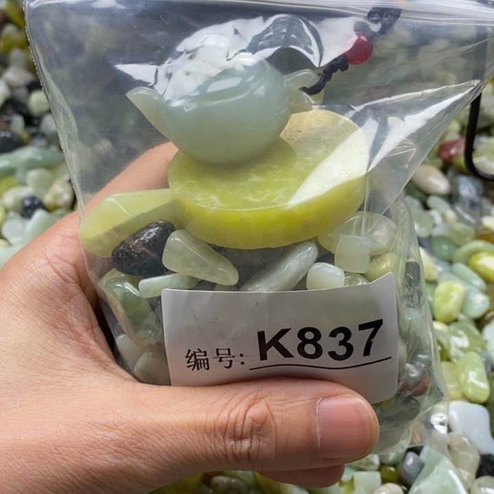 蛇纹石玉鱼缸石未镶嵌