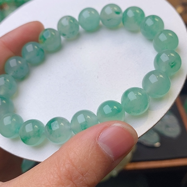 石英质玉手串未镶嵌铲****姐